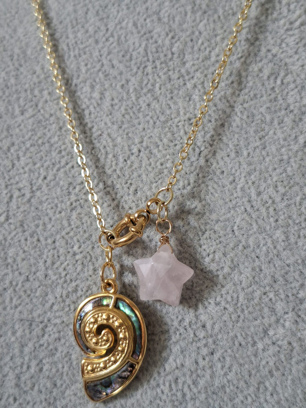 Collier Étoile Quartz Rose et Escargot - Douceur et Patience