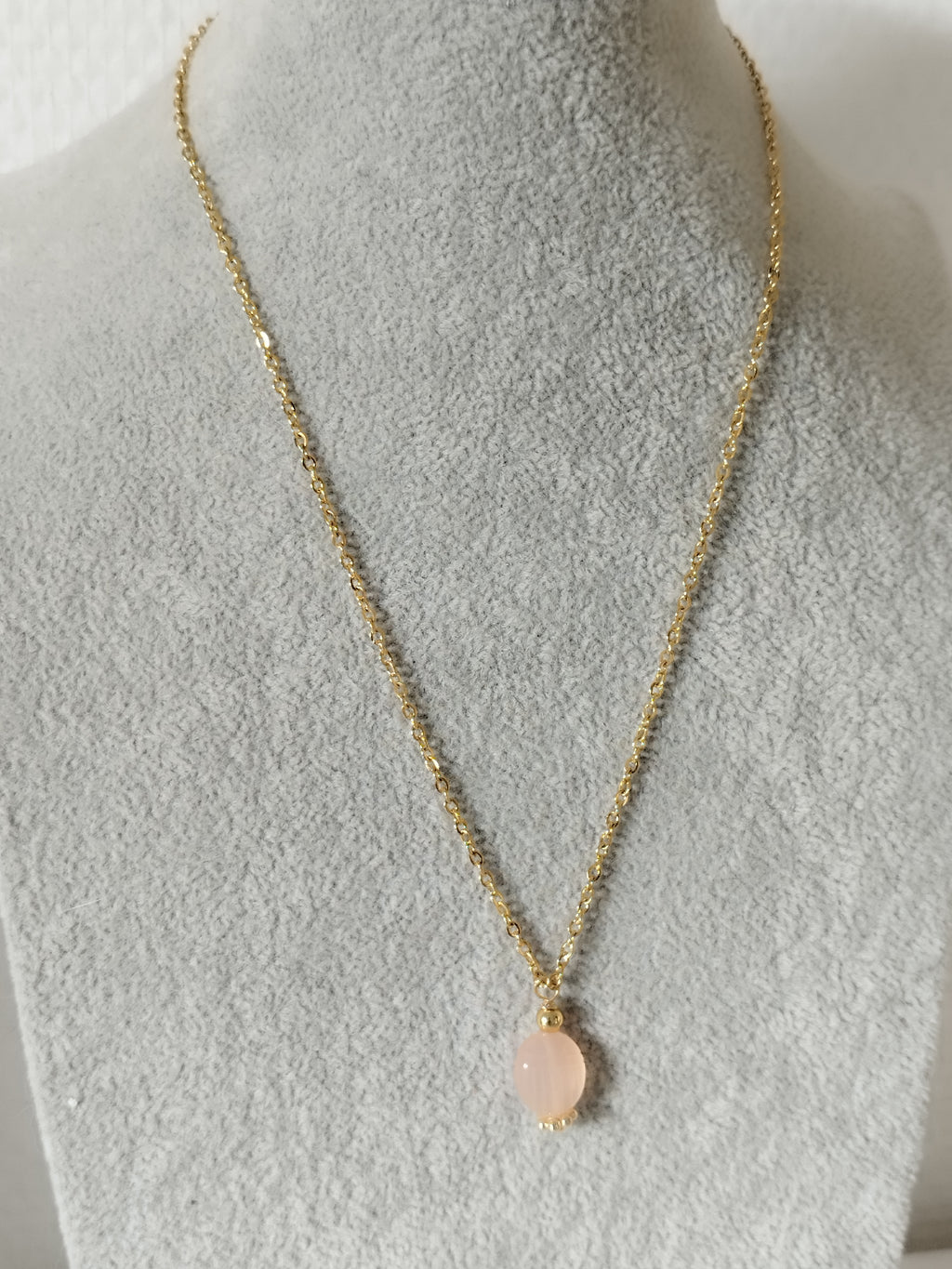 Collier Scarabée Calcédoine Rose - Douceur et Communication