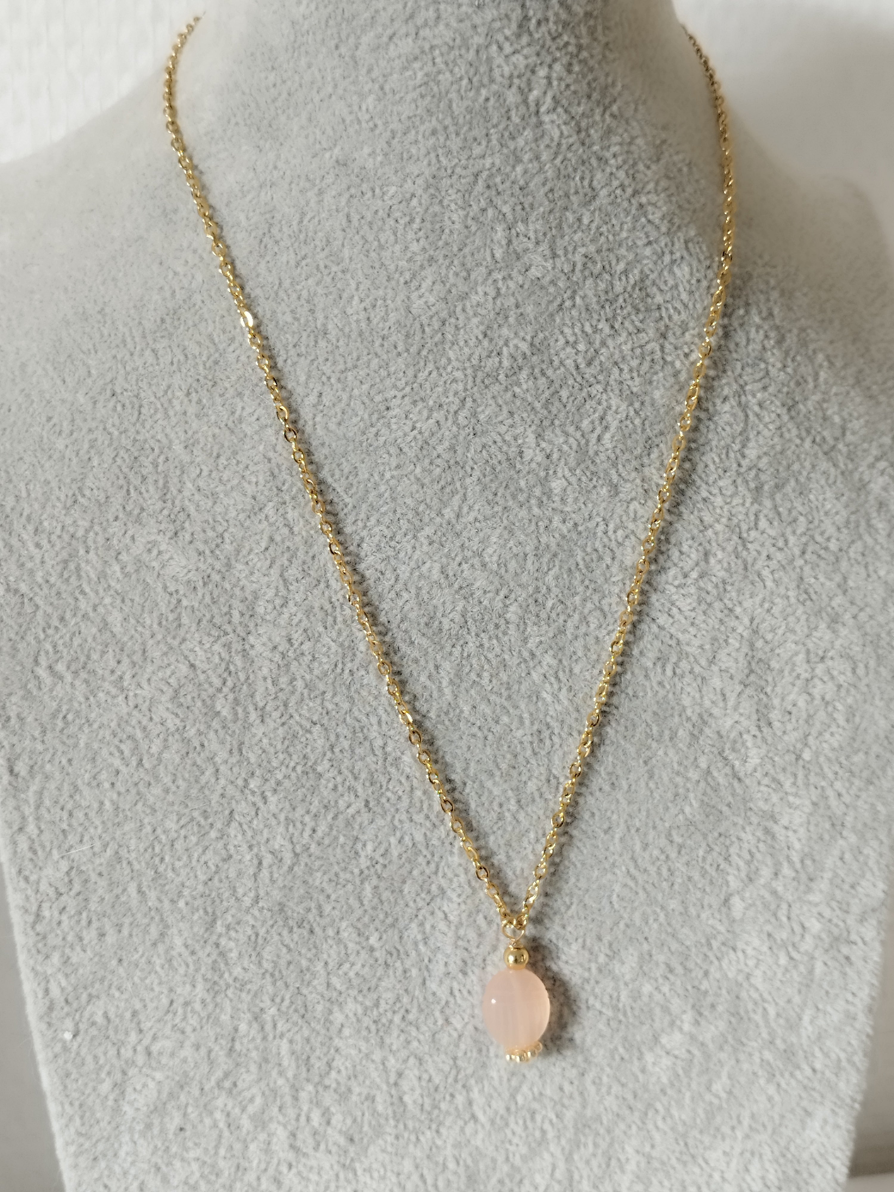 Collier Scarabée Calcédoine Rose - Douceur et Communication