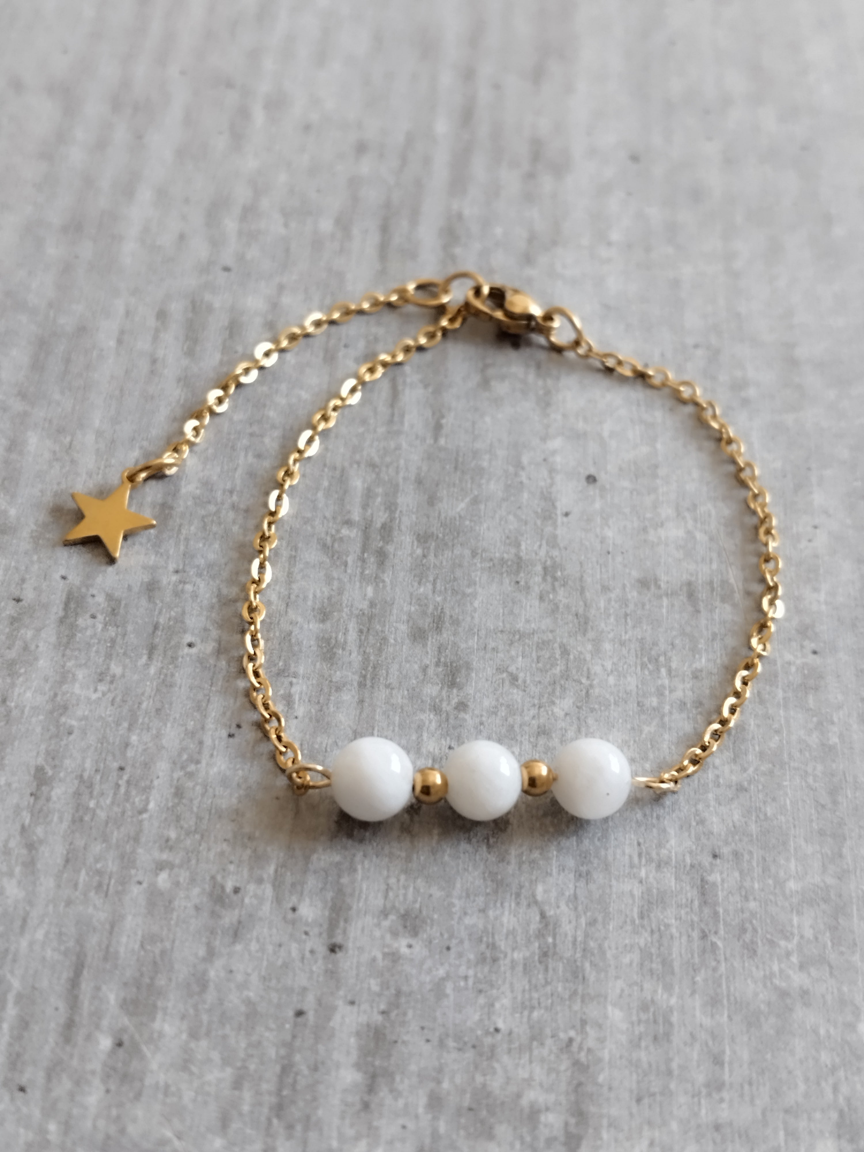 Bracelet en Pierre de Lune avec Chaîne Dorée