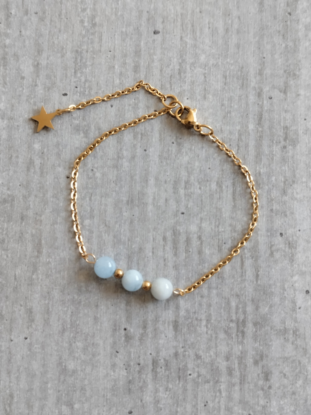 Bracelet en Aigue-Marine avec Chaîne Dorée
