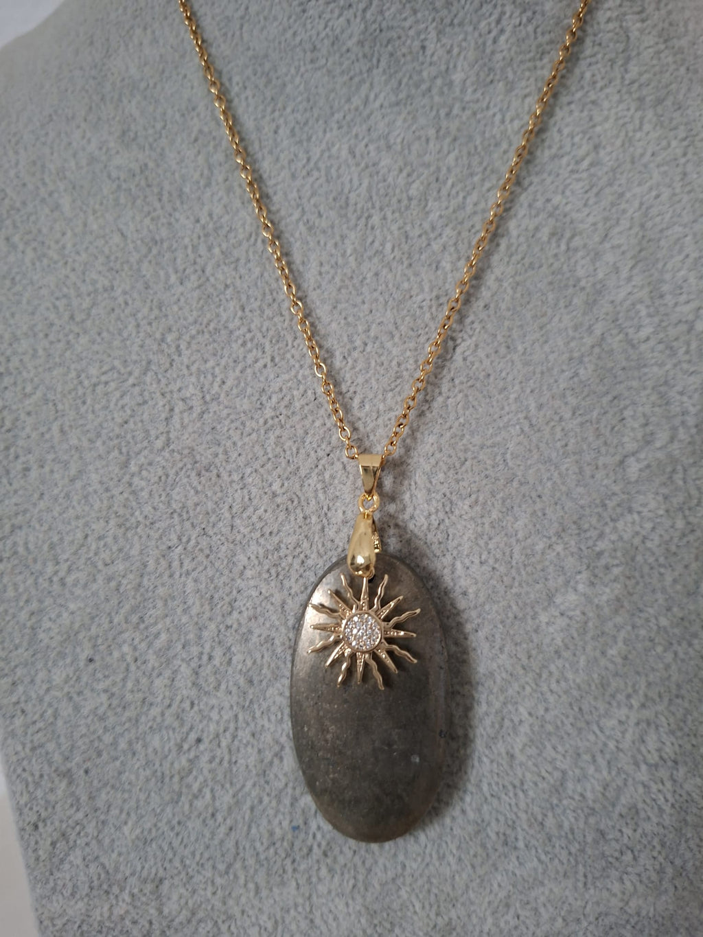 Collier en Pyrite dorée