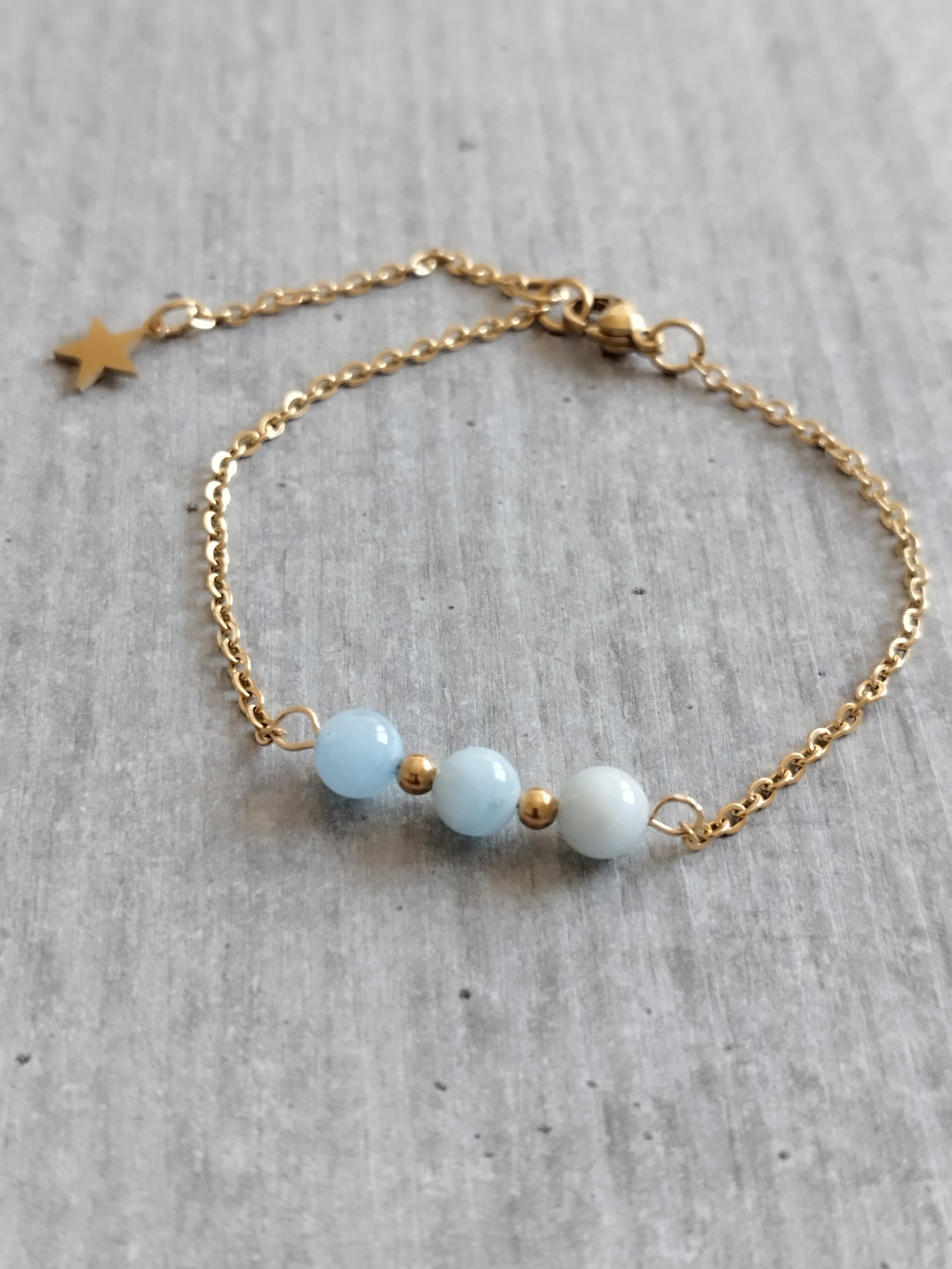 Bracelet en Aigue-Marine avec Chaîne Dorée