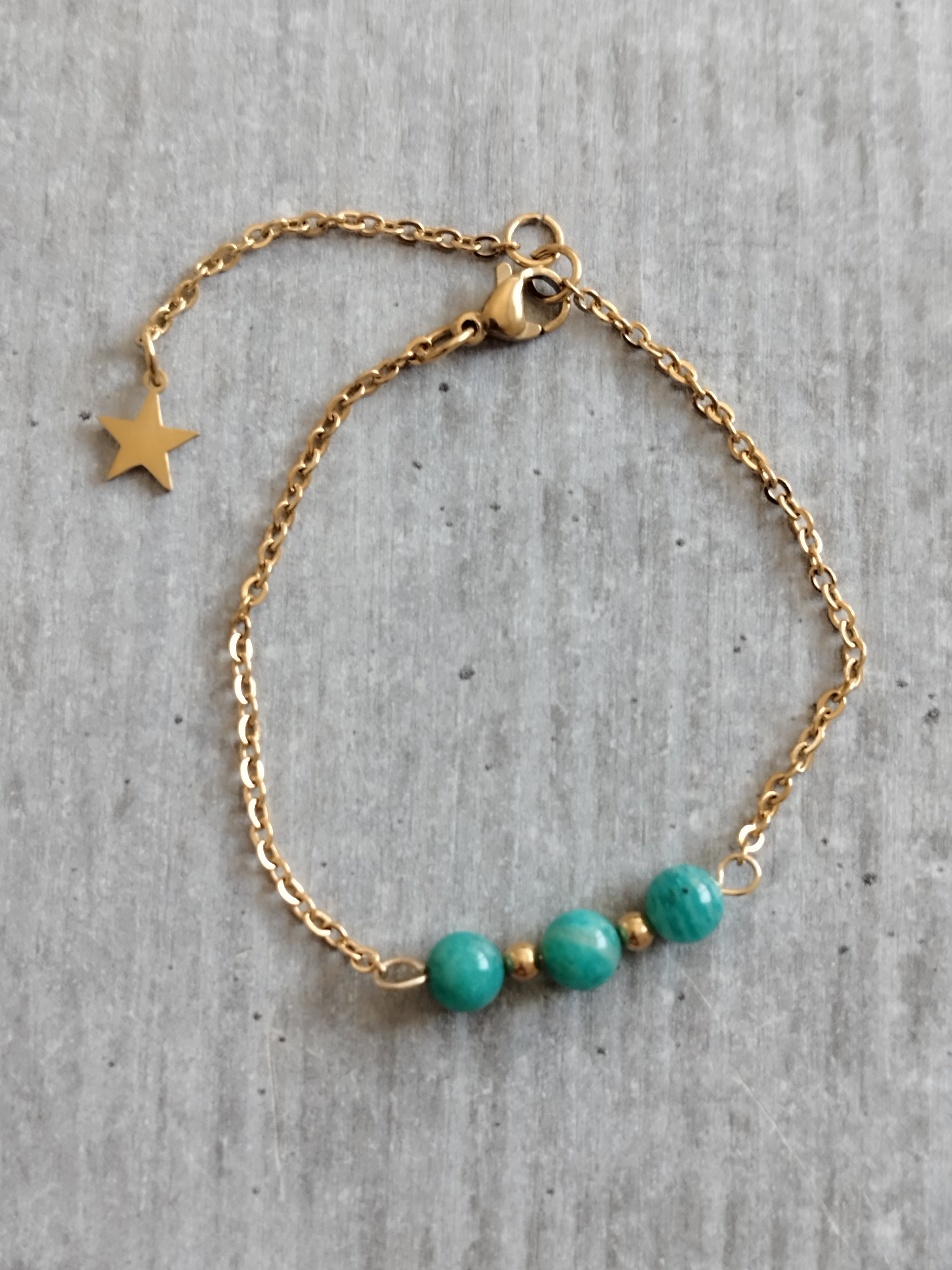 Bracelet en Amazonite avec Chaîne Dorée