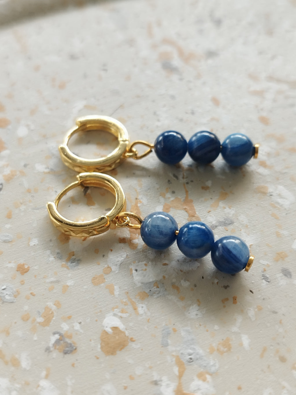 Boucles cyanite 6 mm