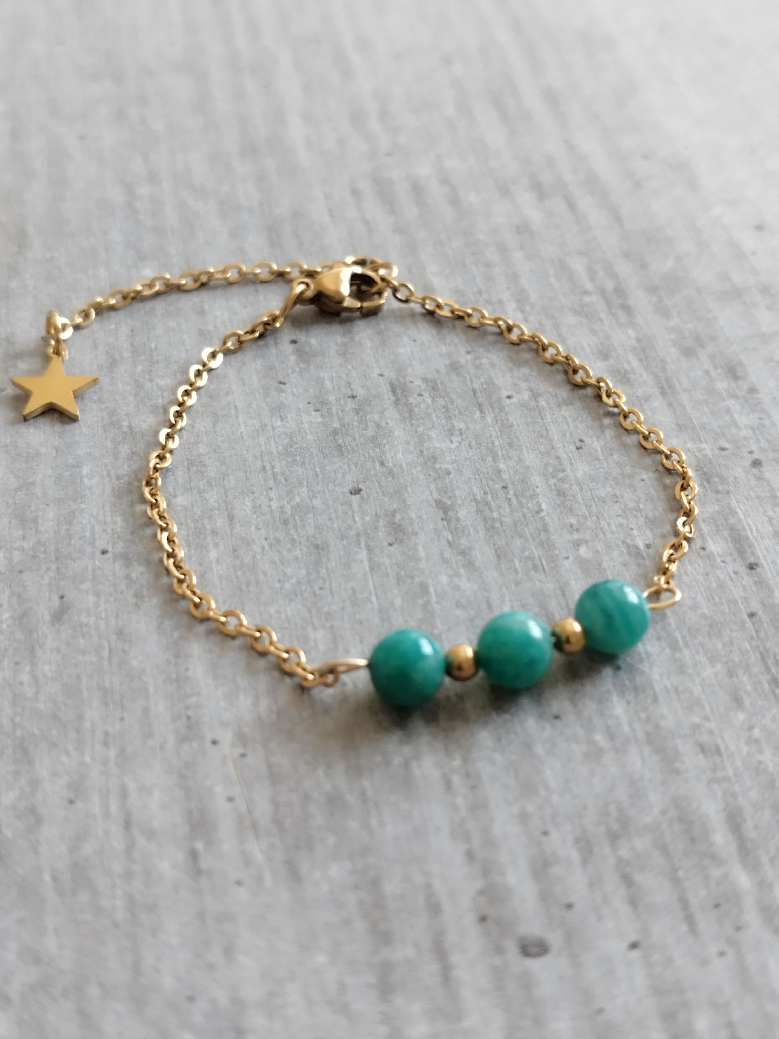 Bracelet en Amazonite avec Chaîne Dorée