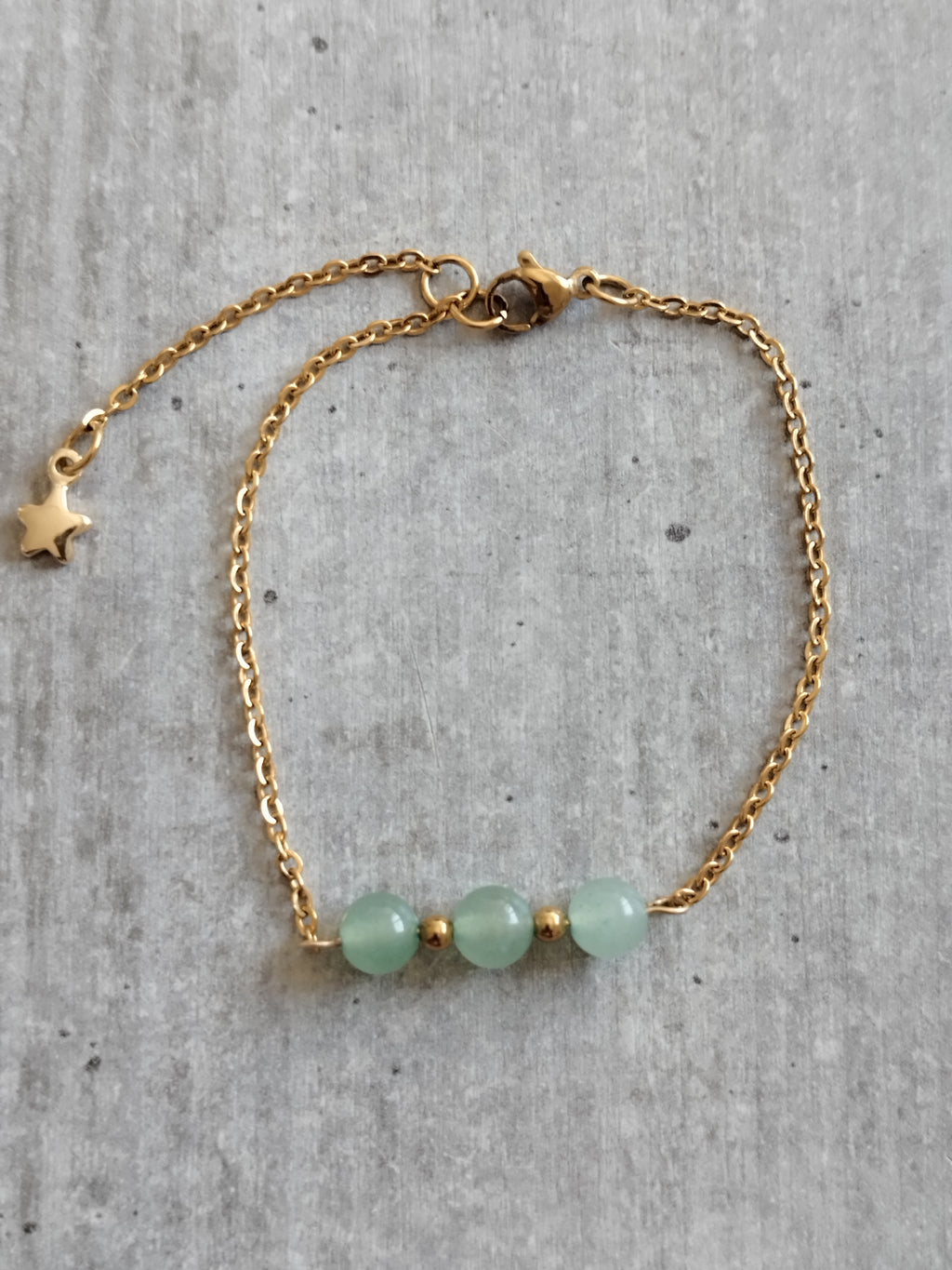 Bracelet en Aventurine Verte avec Chaîne Dorée