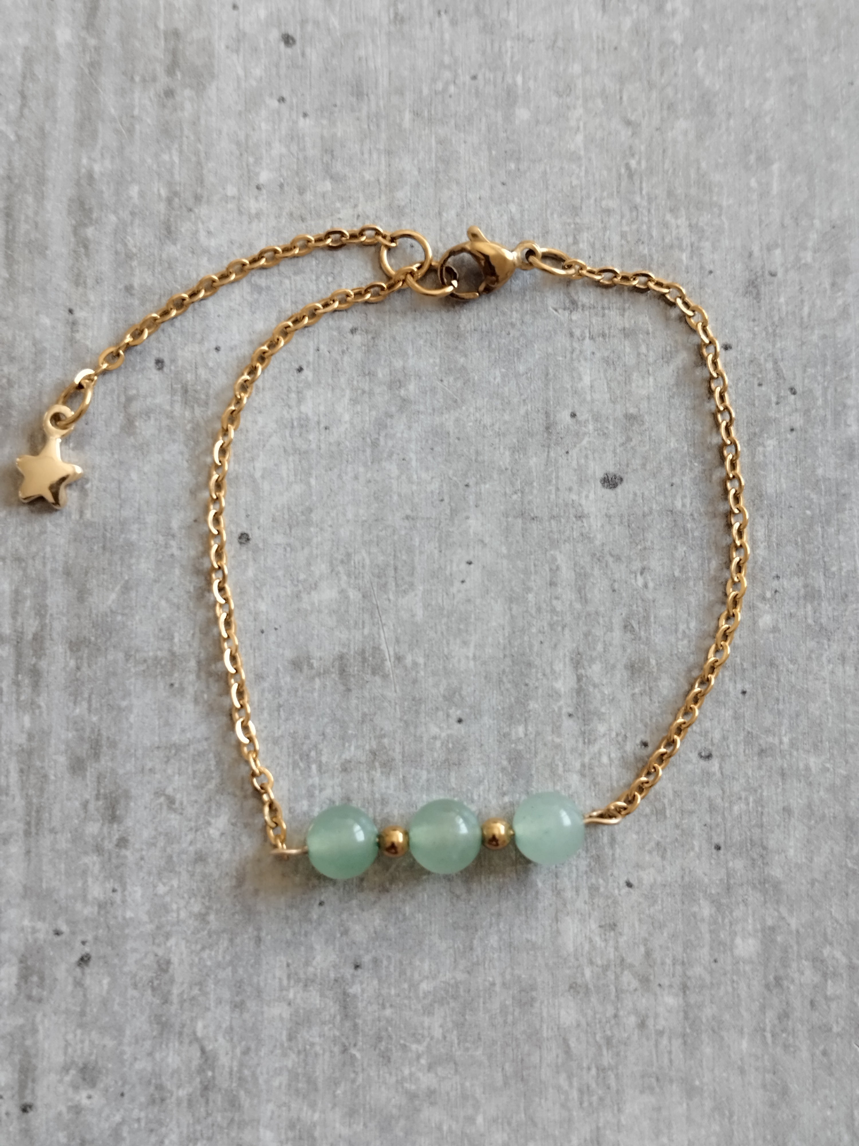 Bracelet en Aventurine Verte avec Chaîne Dorée